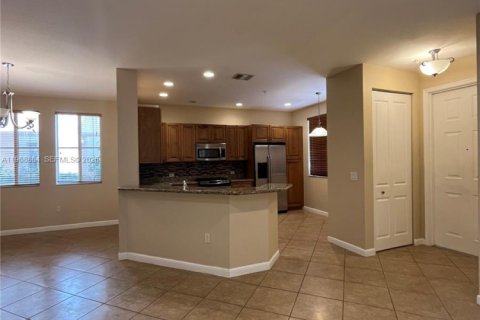 Condominio en alquiler en Sunrise, Florida, 2 dormitorios, 165.46 m2 № 2030985 - foto 5