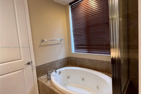 Condominio en alquiler en Sunrise, Florida, 2 dormitorios, 165.46 m2 № 2030985 - foto 27