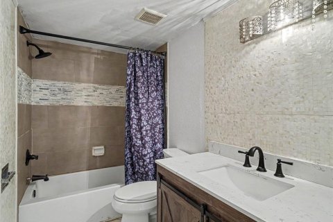 Condo in Sarasota, Florida, 2 bedrooms  № 2234619 - photo 11