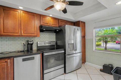 Condo in Sarasota, Florida, 2 bedrooms  № 2234619 - photo 3
