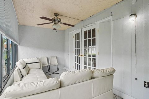 Condo in Sarasota, Florida, 2 bedrooms  № 2234619 - photo 12