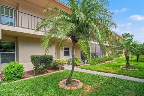 Condo in Sarasota, Florida, 2 bedrooms  № 2234619 - photo 2