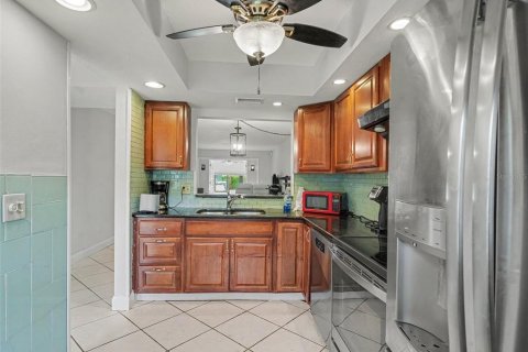 Condo in Sarasota, Florida, 2 bedrooms  № 2234619 - photo 7