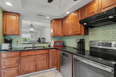 Condo in Sarasota, Florida, 2 bedrooms  № 2234619 - photo 4