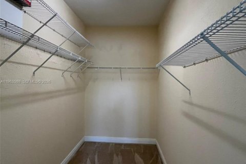 Снять в аренду кондоминиум в Пемброк-Пайнс, Флорида 3 спальни, 122.45м2, № 2090067 - фото 7