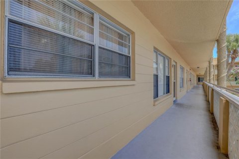 Condo in Clearwater, Florida, 2 bedrooms  № 1782541 - photo 9