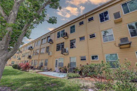 Condo in Clearwater, Florida, 2 bedrooms  № 1782541 - photo 6
