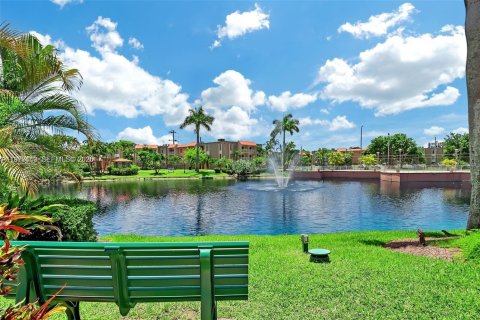 Condo in Doral, Florida, 1 bedroom  № 1991888 - photo 12