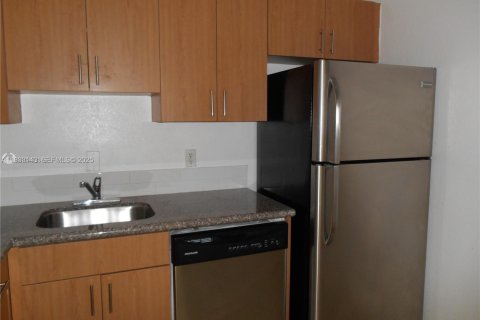 Copropriété à louer à Doral, Floride: 1 chambre, 75.25 m2 № 1991888 - photo 3