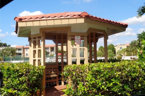 Copropriété à louer à Doral, Floride: 1 chambre, 75.25 m2 № 1991888 - photo 8