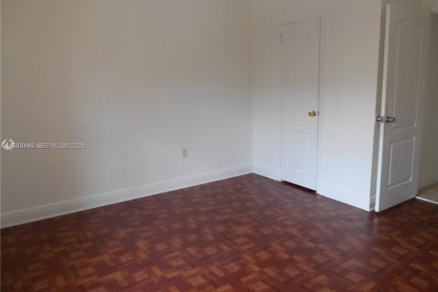 Copropriété à louer à Doral, Floride: 1 chambre, 75.25 m2 № 1991888 - photo 4