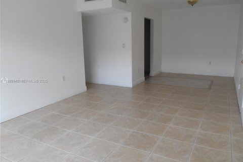 Copropriété à louer à Doral, Floride: 1 chambre, 75.25 m2 № 1991888 - photo 5
