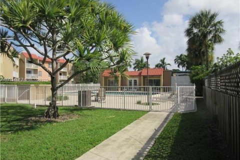 Copropriété à louer à Doral, Floride: 1 chambre, 75.25 m2 № 1991888 - photo 10