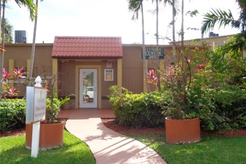 Copropriété à louer à Doral, Floride: 1 chambre, 75.25 m2 № 1991888 - photo 9