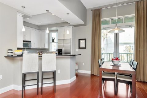 Condo in Tampa, Florida, 2 bedrooms  № 1630929 - photo 14