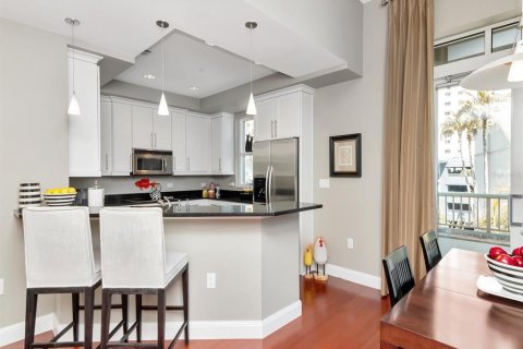 Condo in Tampa, Florida, 2 bedrooms  № 1630929 - photo 15