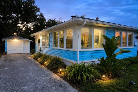 House in Clearwater, Florida 2 bedrooms, 99.96 sq.m. № 2396181