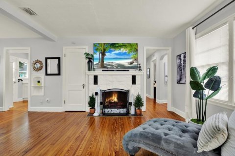 House in Clearwater, Florida 2 bedrooms, 99.96 sq.m. № 2396181 - photo 3