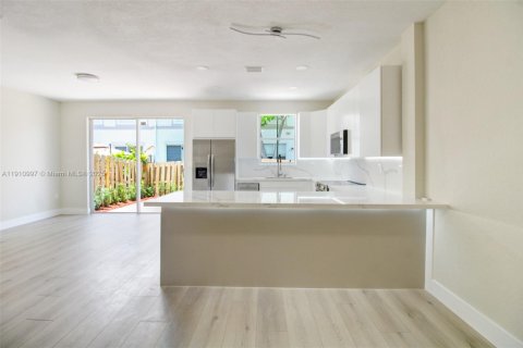 Touwnhouse à vendre à Doral, Floride: 3 chambres, 156.35 m2 № 1967179 - photo 9