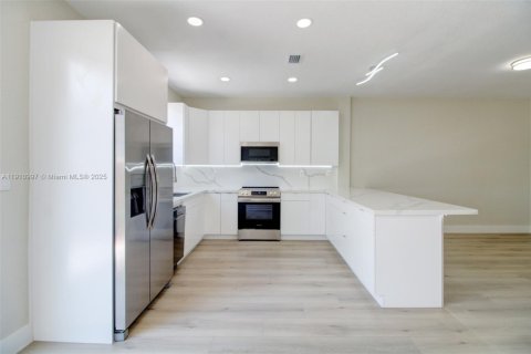 Touwnhouse à vendre à Doral, Floride: 3 chambres, 156.35 m2 № 1967179 - photo 10