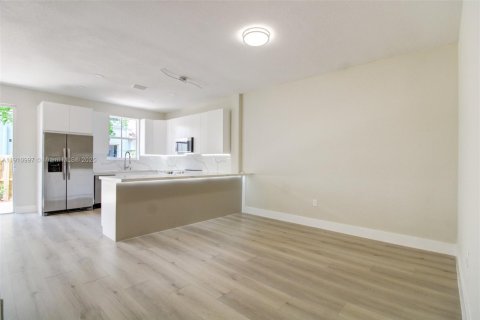 Touwnhouse à vendre à Doral, Floride: 3 chambres, 156.35 m2 № 1967179 - photo 7