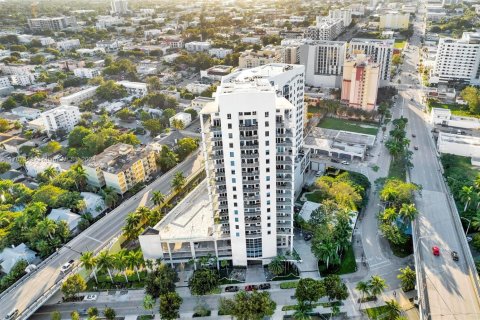 Condo in Miami, Florida, 2 bedrooms  № 1933833 - photo 5