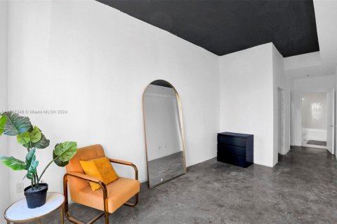 Condo in Miami, Florida, 2 bedrooms  № 1933833 - photo 24