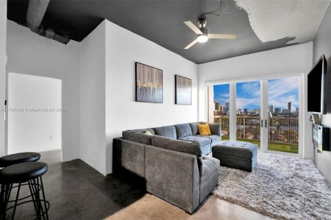 Condo in Miami, Florida, 2 bedrooms  № 1933833 - photo 20