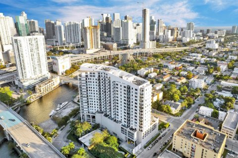 Condo in Miami, Florida, 2 bedrooms  № 1933833 - photo 2
