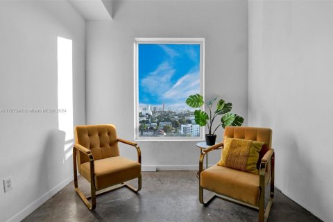 Condo in Miami, Florida, 2 bedrooms  № 1933833 - photo 25