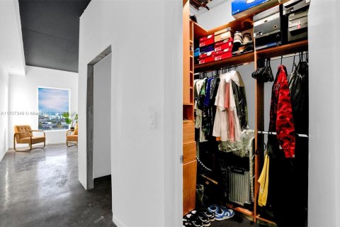 Condo in Miami, Florida, 2 bedrooms  № 1933833 - photo 23