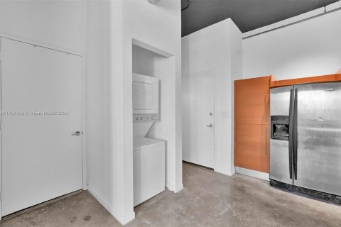 Condo in Miami, Florida, 2 bedrooms  № 1933833 - photo 14