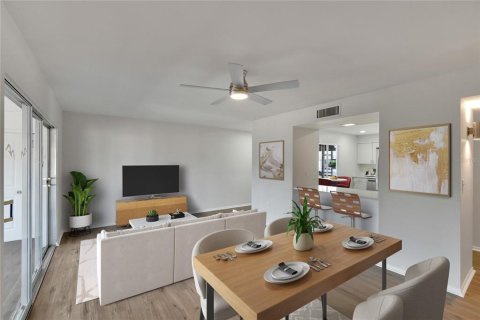 House in Sun City Center, Florida 2 bedrooms, 117.61 sq.m. № 1798291 - photo 4