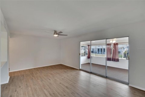 House in Sun City Center, Florida 2 bedrooms, 117.61 sq.m. № 1798291 - photo 7
