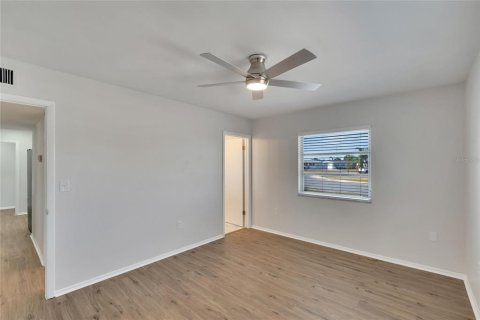 House in Sun City Center, Florida 2 bedrooms, 117.61 sq.m. № 1798291 - photo 9
