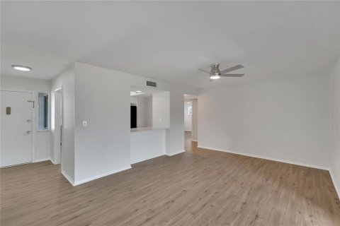 House in Sun City Center, Florida 2 bedrooms, 117.61 sq.m. № 1798291 - photo 6