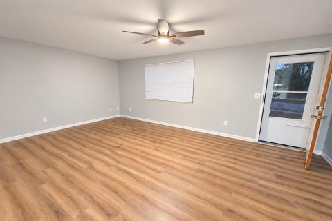 Villa ou maison à louer à Spring Hill, Floride: 2 chambres, 87.61 m2 № 2433243 - photo 18