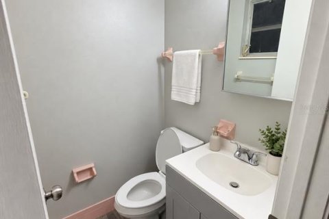 Villa ou maison à louer à Spring Hill, Floride: 2 chambres, 87.61 m2 № 2433243 - photo 11