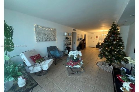 Купить кондоминиум в Норт-Майами, Флорида 2 спальни, 95.04м2, № 1984956 - фото 6