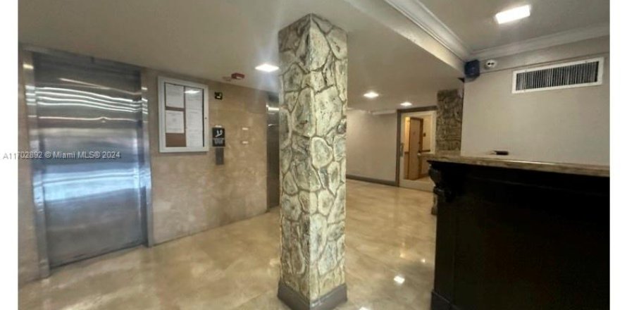 Кондоминиум с 2 спальнями в Норт-Майами, Флорида № 1984956