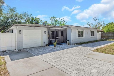 House in Clearwater, Florida 2 bedrooms, 102.66 sq.m. № 2110233