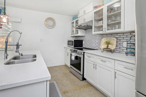 Купить виллу или дом в Клируотер, Флорида 8 комнат, 102.66м2, № 2110233 - фото 19