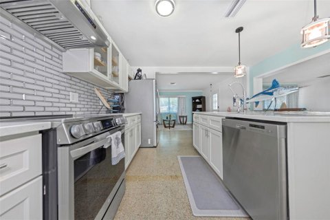 Купить виллу или дом в Клируотер, Флорида 8 комнат, 102.66м2, № 2110233 - фото 16