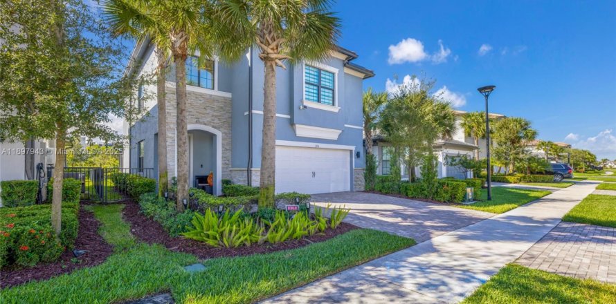 House in Oakland Park, Florida 3 bedrooms, 199.09 sq.m. № 1952785