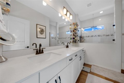 House in Oakland Park, Florida 3 bedrooms, 199.09 sq.m. № 1952785 - photo 26