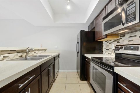 Condo in Orlando, Florida, 2 bedrooms  № 1849709 - photo 9
