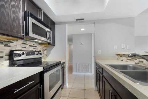Condo in Orlando, Florida, 2 bedrooms  № 1849709 - photo 11