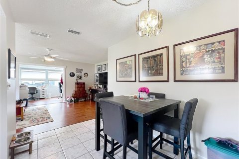Villa ou maison à vendre à Ocala, Floride: 2 chambres, 101.73 m2 № 1880645 - photo 2