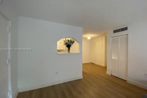 Снять в аренду кондоминиум в Майами, Флорида 1 спальня, 65.87м2, № 2065818 - фото 9