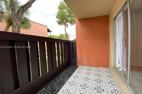 Снять в аренду кондоминиум в Майами, Флорида 1 спальня, 65.87м2, № 2065818 - фото 14